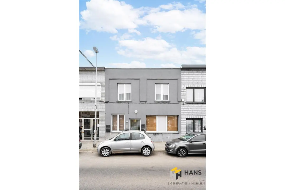 Huis te  koop in Deurne 2100 349000.00€ 5 slaapkamers 235.00m² - Zoekertje 620696