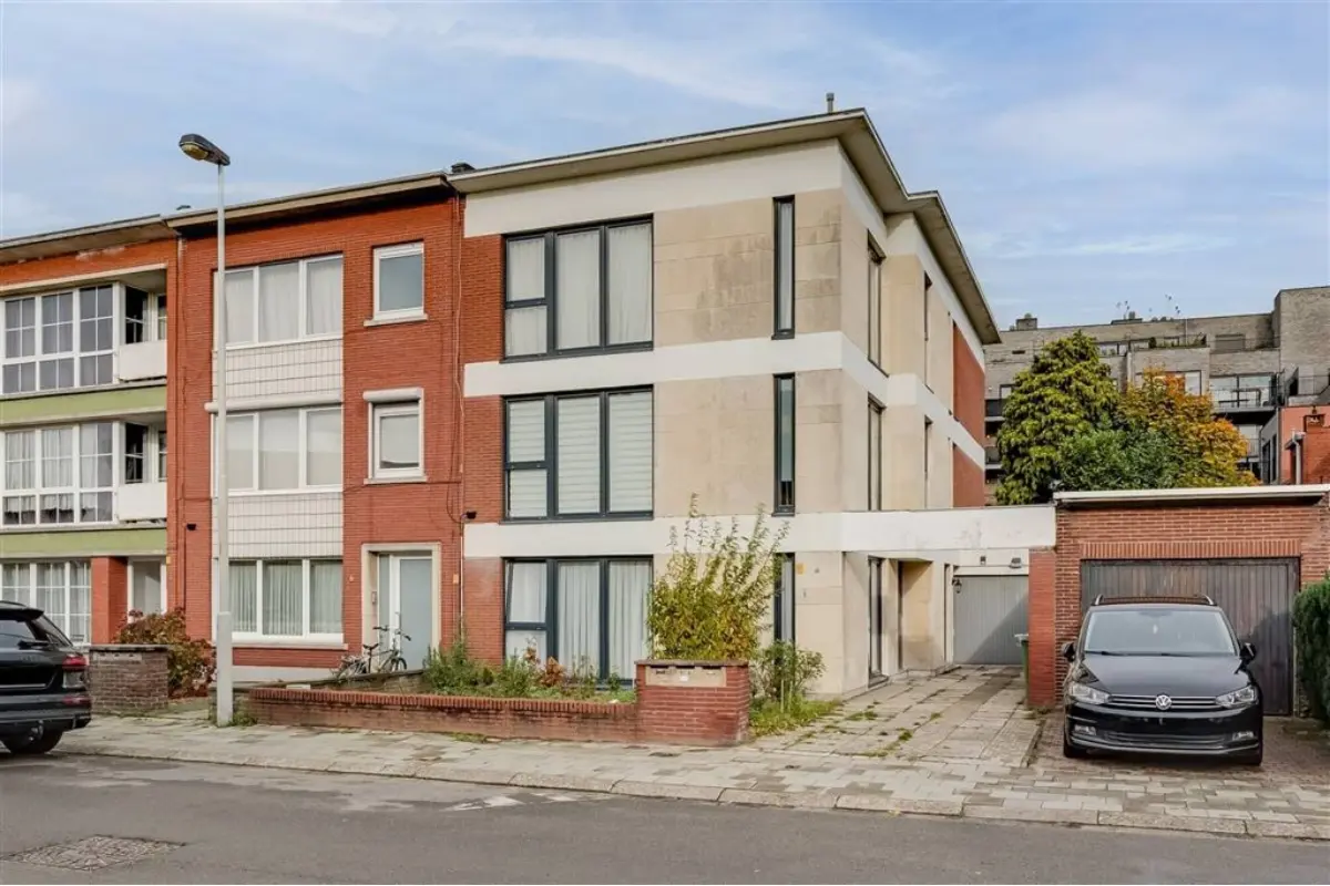 Appartementsgebouw te  koop in Deurne 2100 710000.00€ 6 slaapkamers m² - Zoekertje 621340