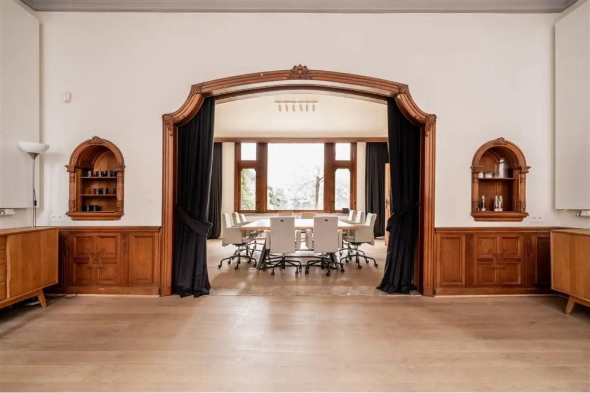 Handelszaak te  huur in Mechelen 2800 4000.00€  slaapkamers 358.00m² - Zoekertje 623471