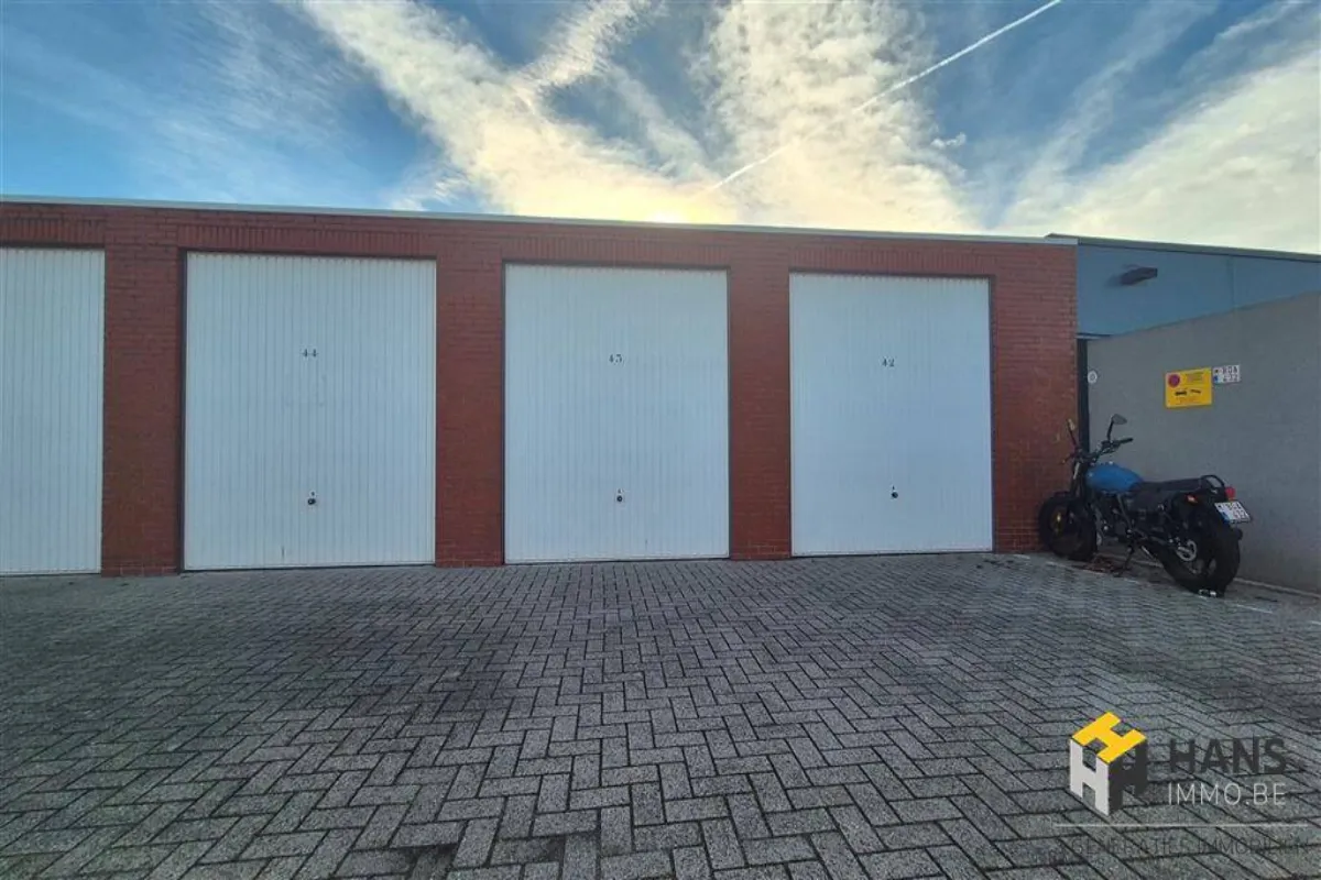 Parking & garage te  koop in Hoevenen 2940 79000.00€  slaapkamers m² - Zoekertje 625079