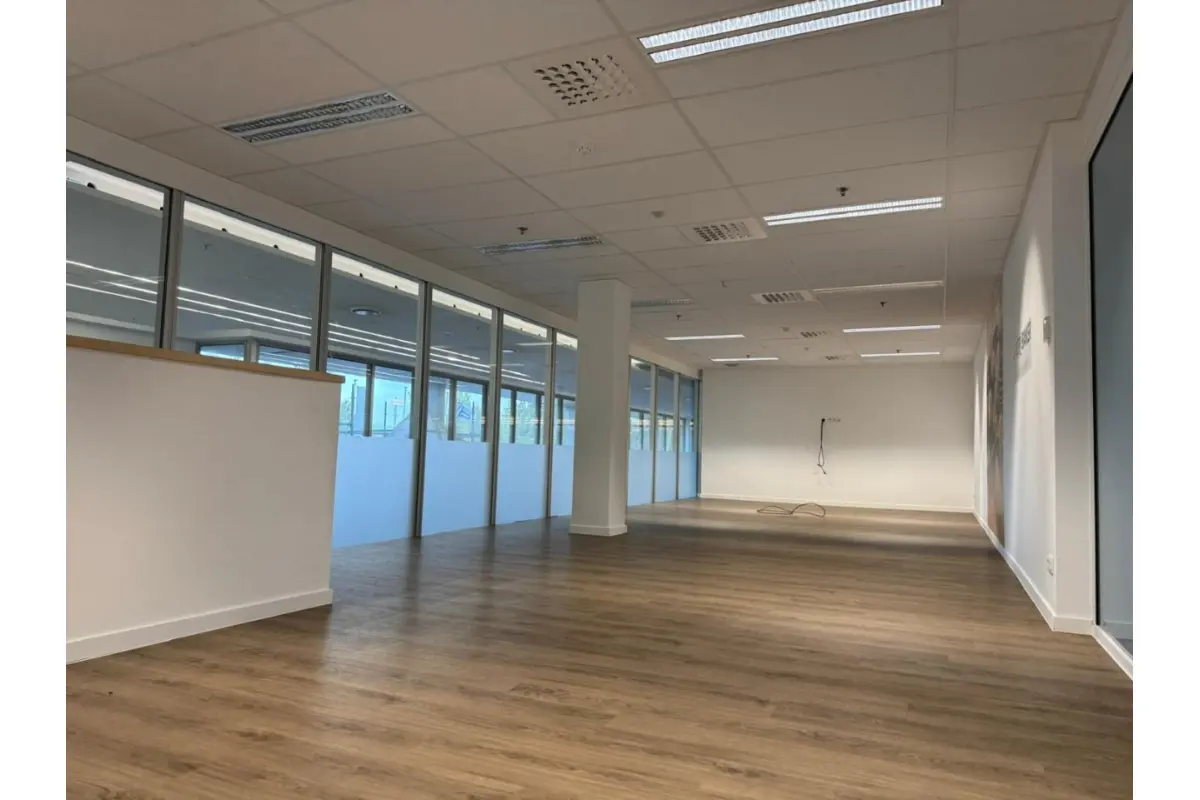 Handelszaak te  huur in Antwerpen 2030 2562.00€  slaapkamers 282.00m² - Zoekertje 625138