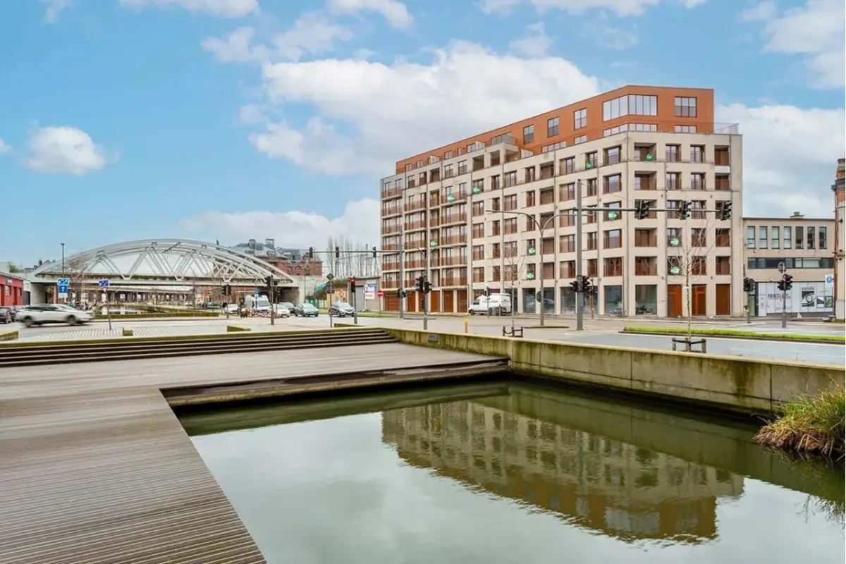 Handelszaak te  huur in Antwerpen 2060 2500.00€  slaapkamers m² - Zoekertje 626089