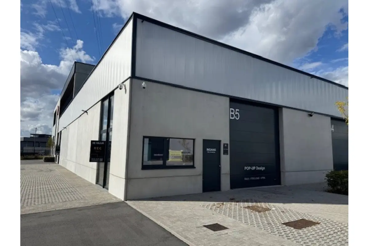 Handelszaak te  huur in Merksem 2170 1950.00€  slaapkamers 220.00m² - Zoekertje 630946