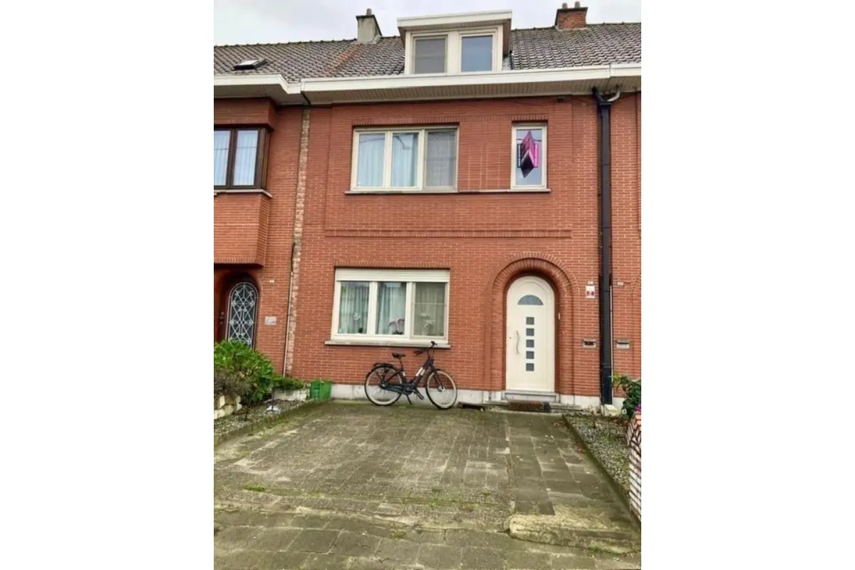 Huis te  koop in Burcht 2070 340000.00€ 4 slaapkamers 138.00m² - Zoekertje 632368