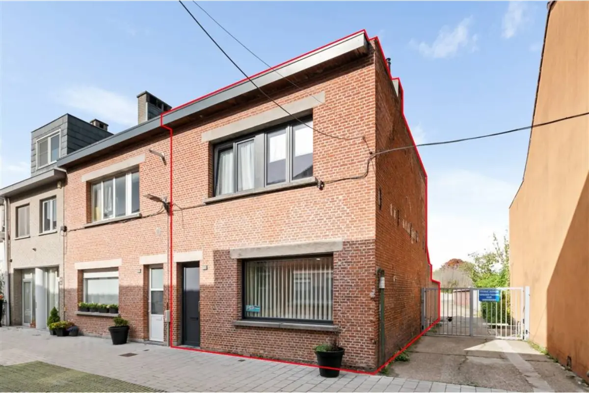 Huis te  koop in Merksem 2170 299000.00€ 2 slaapkamers 125.00m² - Zoekertje 632304