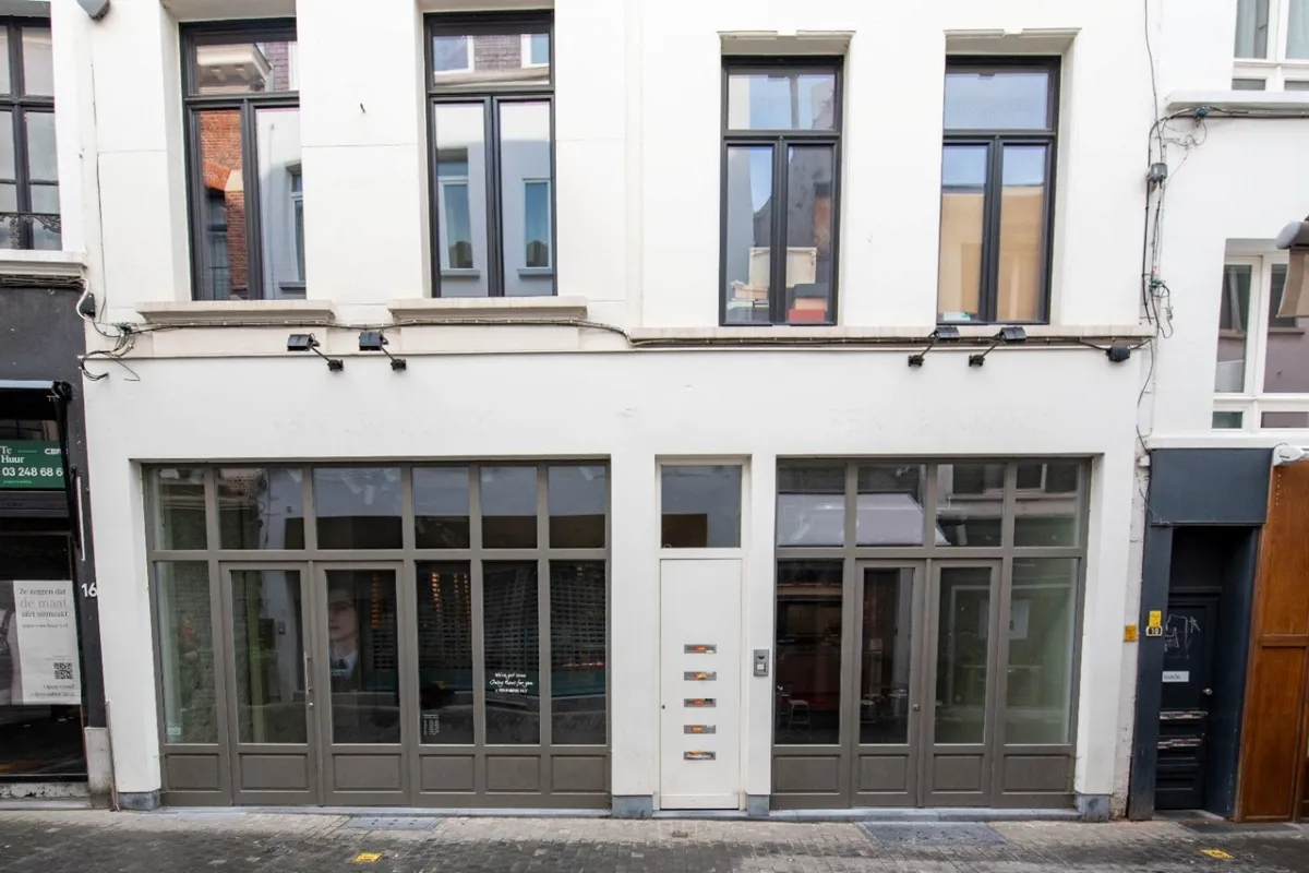 Handelszaak te  huur in Antwerpen 2000 7083.00€  slaapkamers m² - Zoekertje 634487
