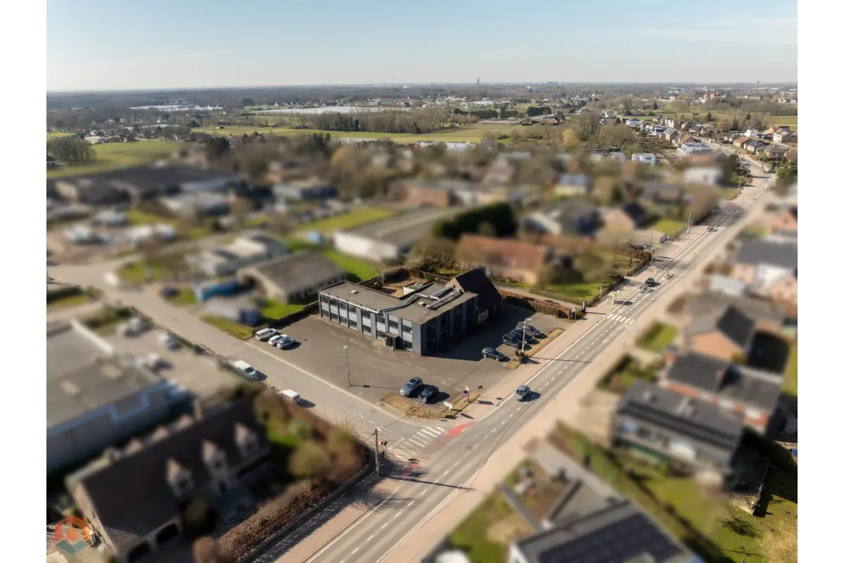 Handelszaak te  koop in Onze-Lieve-Vrouw-Waver 2861 1350000.00€  slaapkamers 711.00m² - Zoekertje 635041