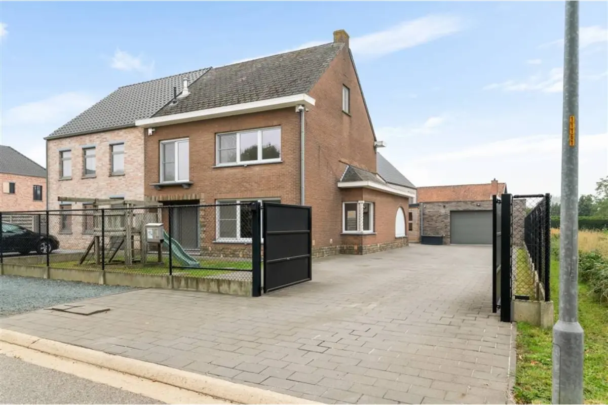 Huis te  koop in Heist-op-den-Berg 2220 449000.00€ 4 slaapkamers 223.00m² - Zoekertje 635110
