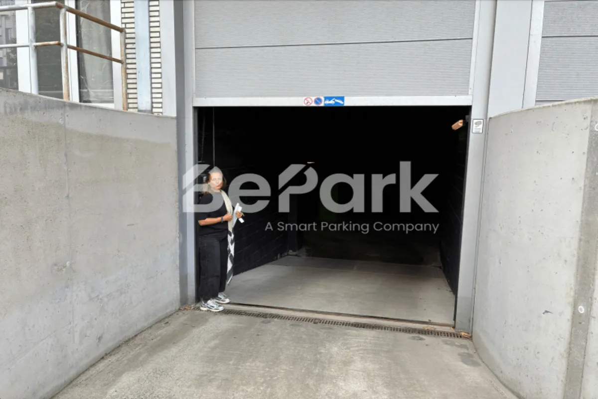 Parking & garage te  huur in Antwerpen 2018 99.00€  slaapkamers m² - Zoekertje 635519