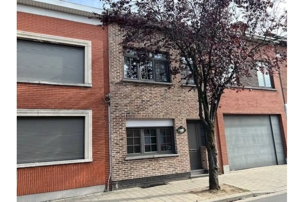 Huis te  koop in Hoboken 2660 310000.00€ 2 slaapkamers 111.00m² - Zoekertje 635131