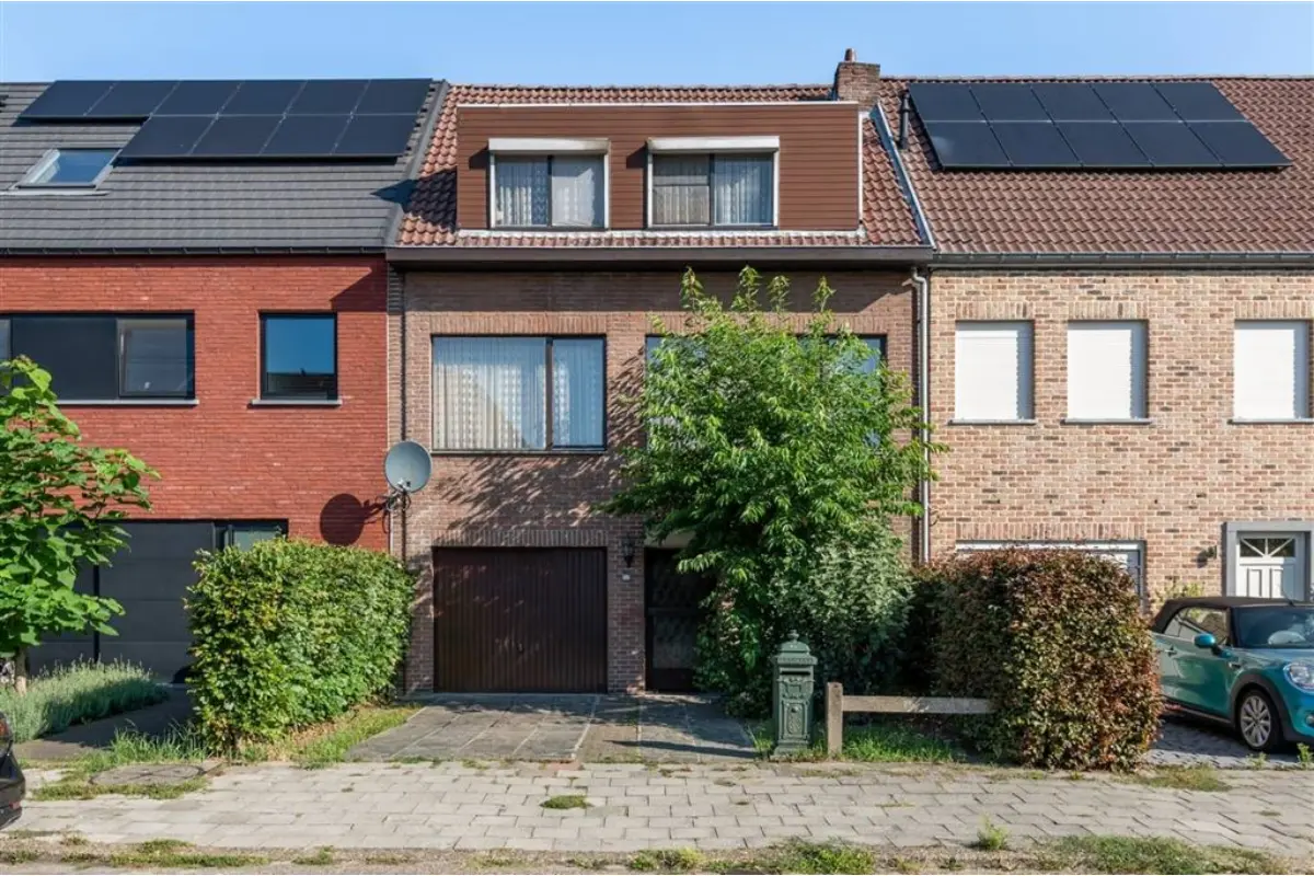 Huis te  koop in Mortsel 2640 419000.00€ 3 slaapkamers 181.00m² - Zoekertje 637446