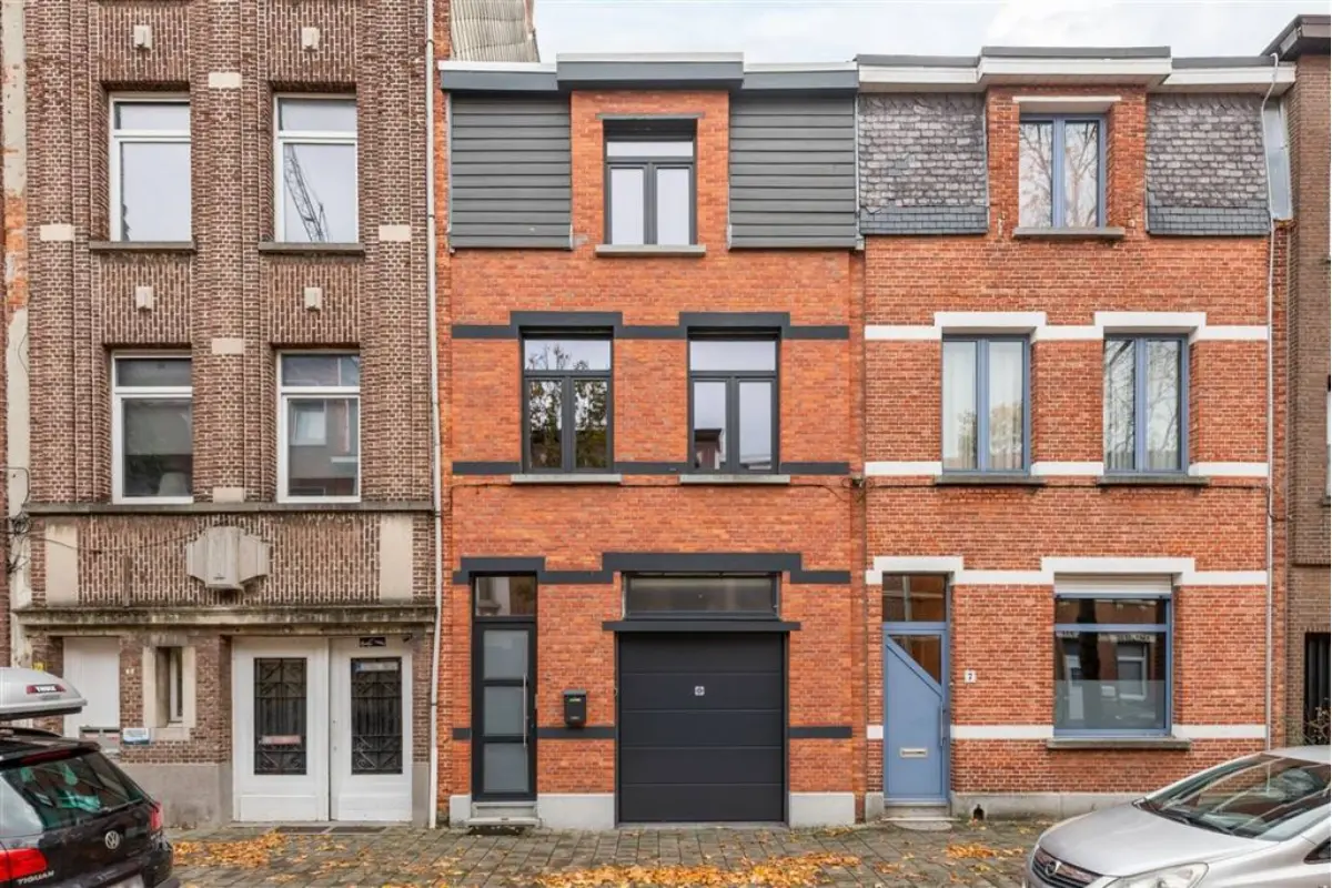 Huis te  koop in Mortsel 2640 375000.00€ 2 slaapkamers 305.00m² - Zoekertje 637443