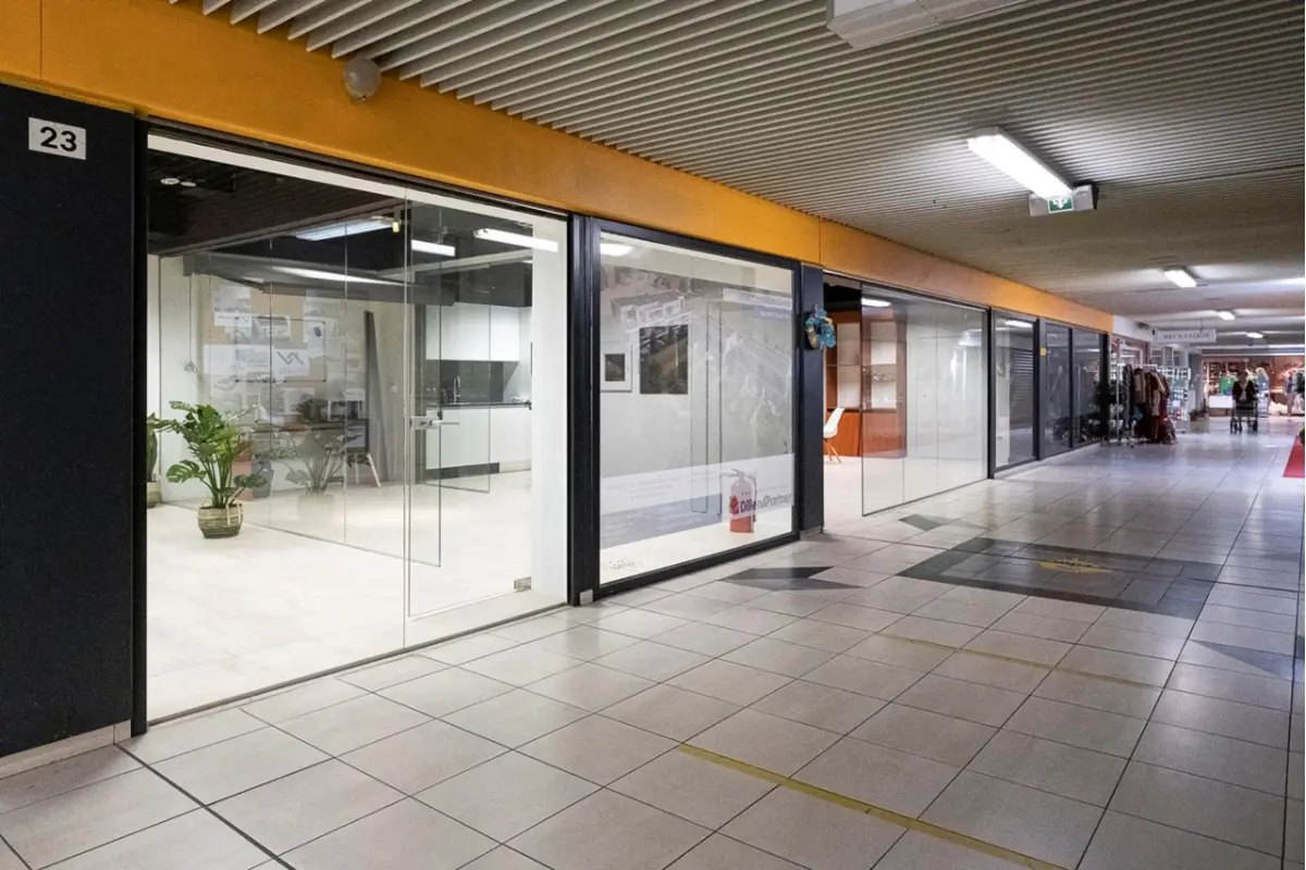 Handelszaak te  huur in Wilrijk 2610 950.00€  slaapkamers m² - Zoekertje 639115