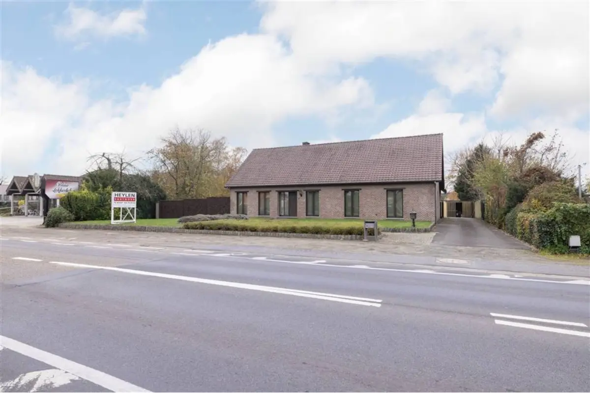 Huis te  koop in Veerle 2431 499000.00€ 5 slaapkamers 366.00m² - Zoekertje 638708