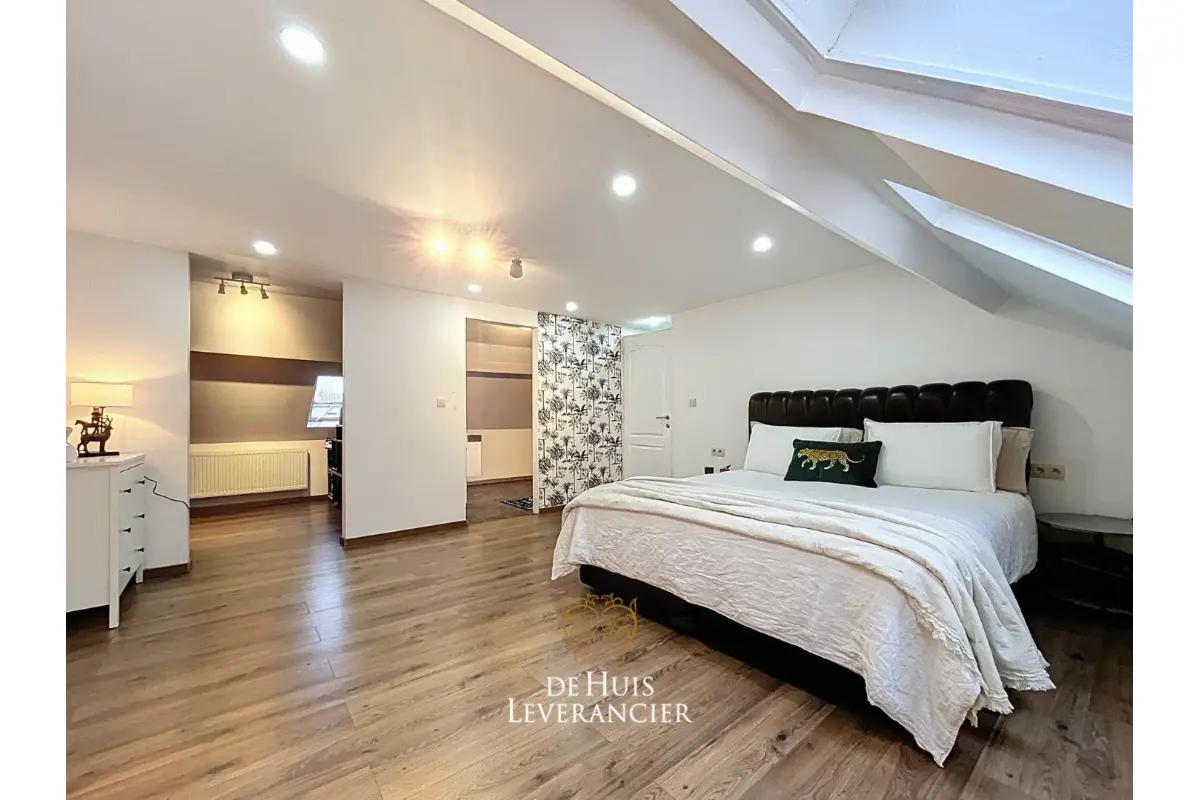 Huis te  koop in Deurne 2100 310000.00€ 3 slaapkamers 145.00m² - Zoekertje 637836