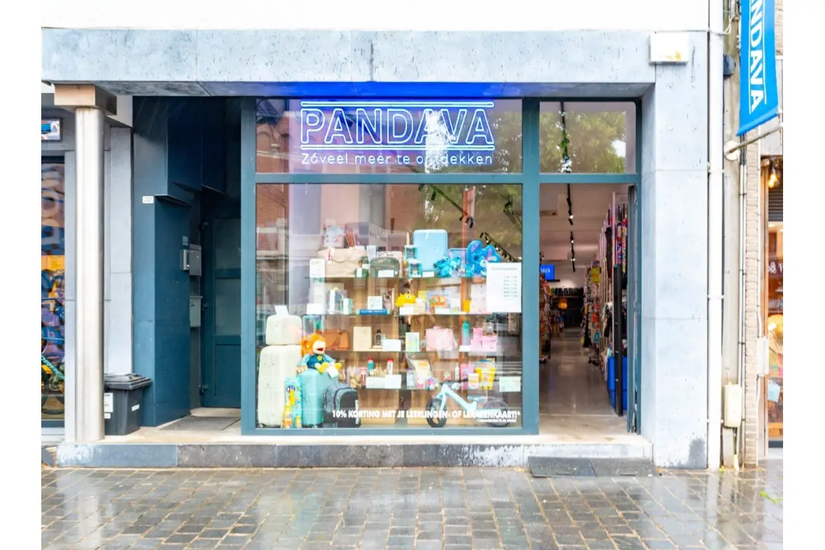 Huis te  huur in Brasschaat 2930 2750.00€  slaapkamers m² - Zoekertje 639113