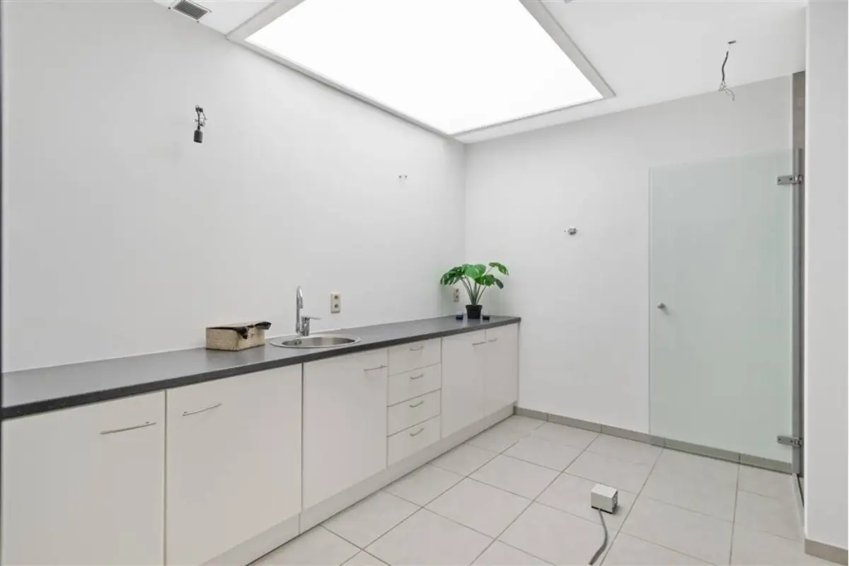 Handelszaak te  koop in Sint-Katelijne-Waver 2860 80000.00€  slaapkamers 104.00m² - Zoekertje 638783