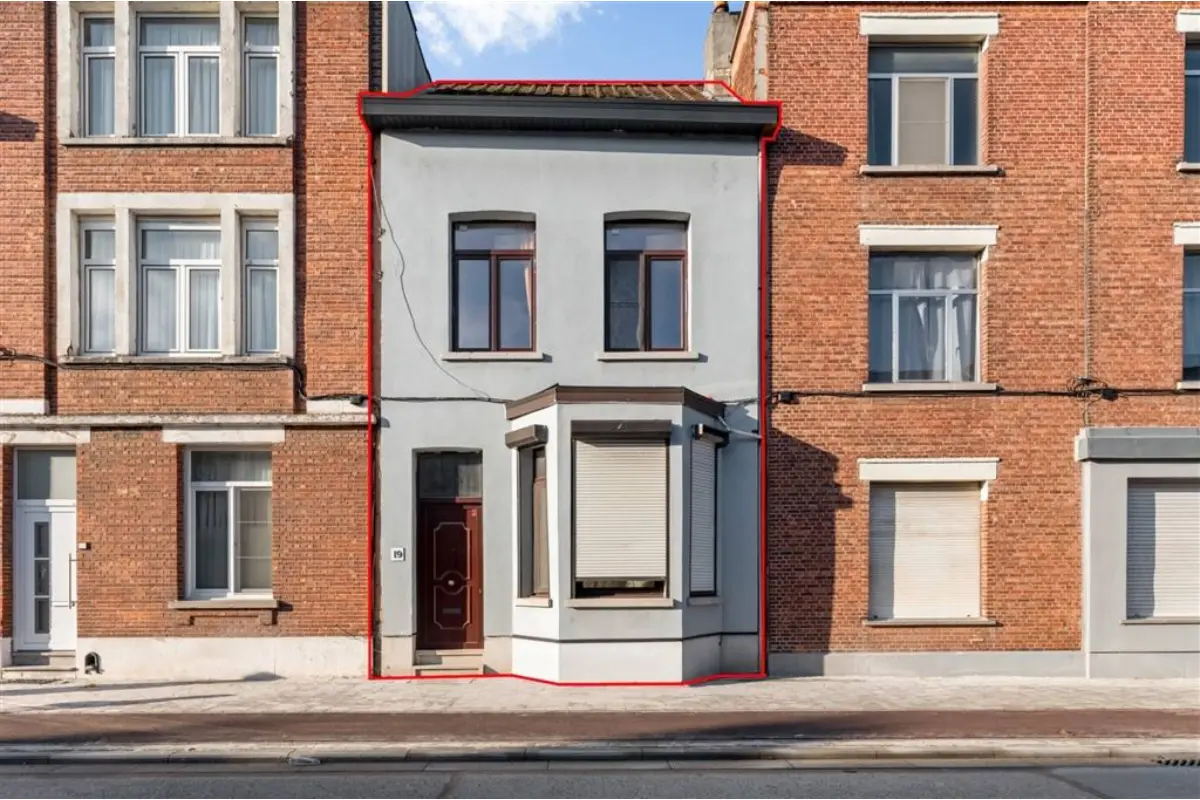 Huis te  koop in Merksem 2170 389000.00€ 6 slaapkamers 178.00m² - Zoekertje 638755