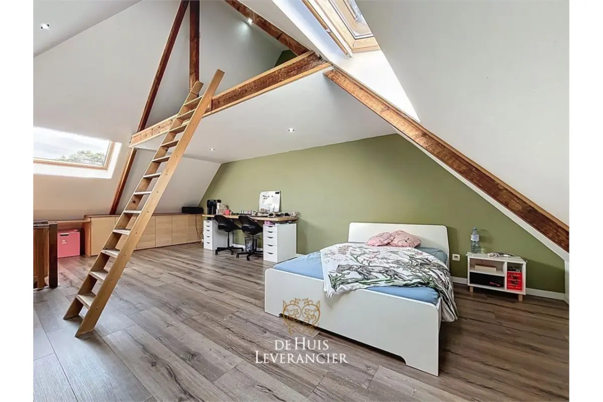 Huis te  koop in Mortsel 2640 575000.00€ 3 slaapkamers 264.00m² - Zoekertje 637850