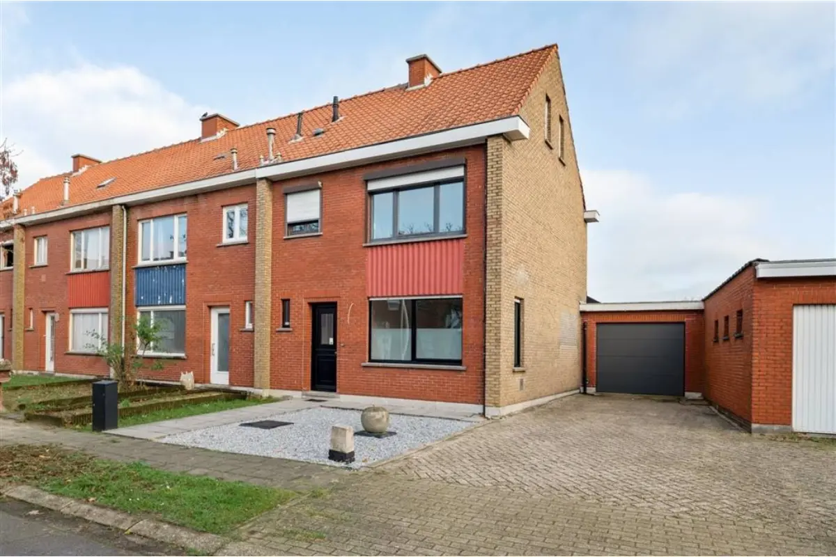 Huis te  koop in Burcht 2070 379000.00€ 2 slaapkamers 126.00m² - Zoekertje 639908