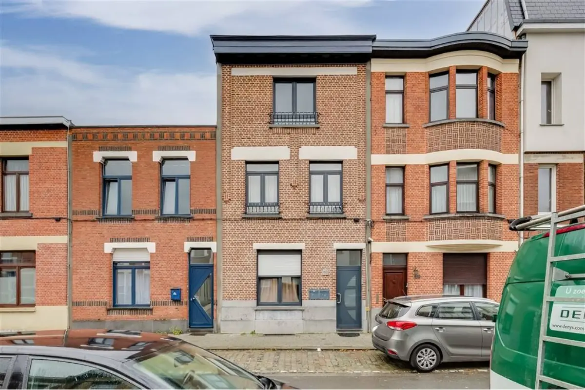Huis te  koop in Deurne 2100 376000.00€ 3 slaapkamers 167.00m² - Zoekertje 641260
