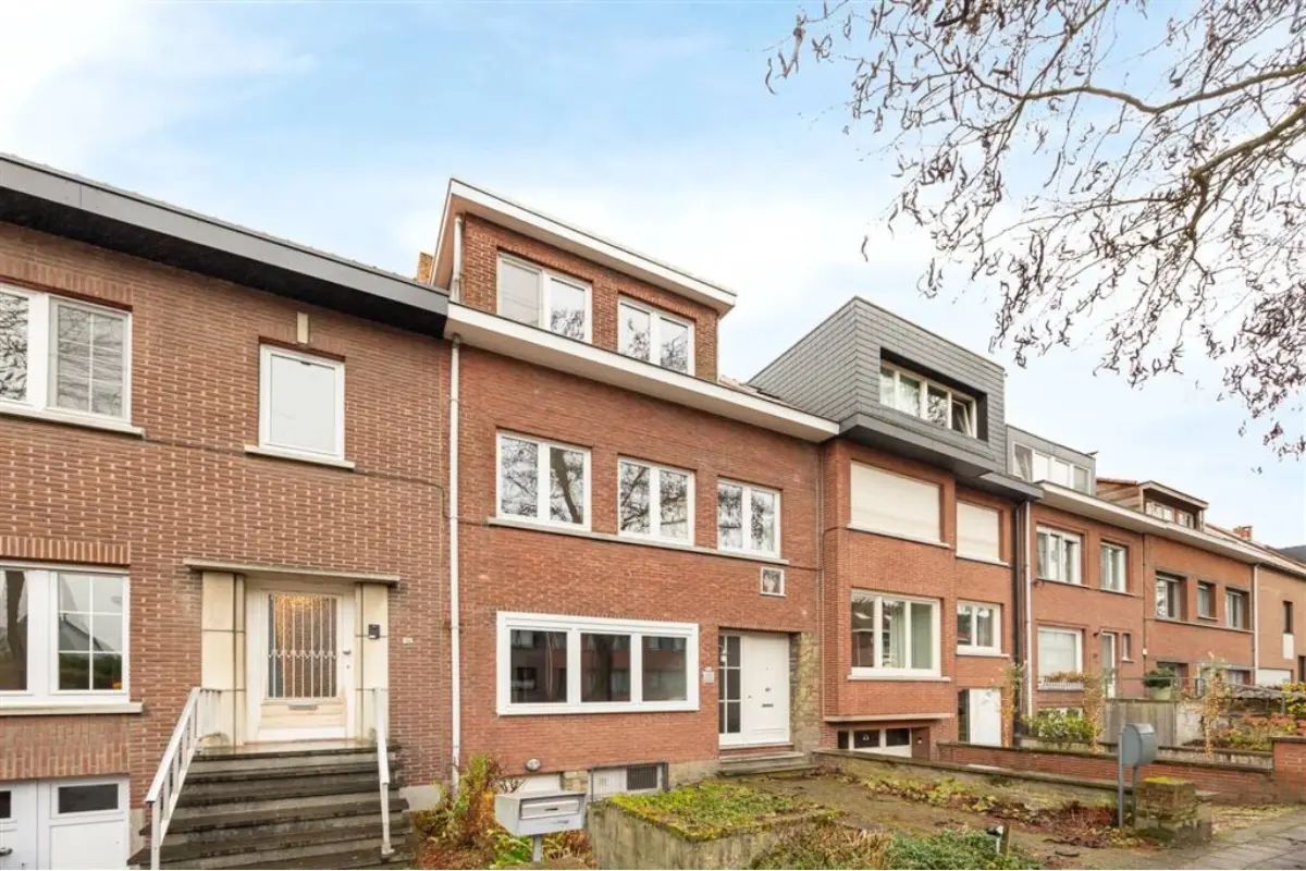 Huis te  koop in Mortsel 2640 420000.00€ 4 slaapkamers 180.00m² - Zoekertje 641915