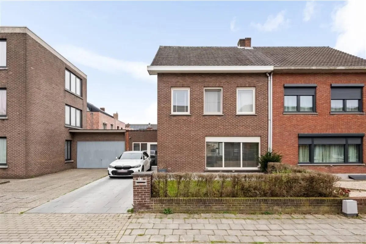 Huis te  koop in Turnhout 2300 375000.00€ 3 slaapkamers 180.00m² - Zoekertje 644044