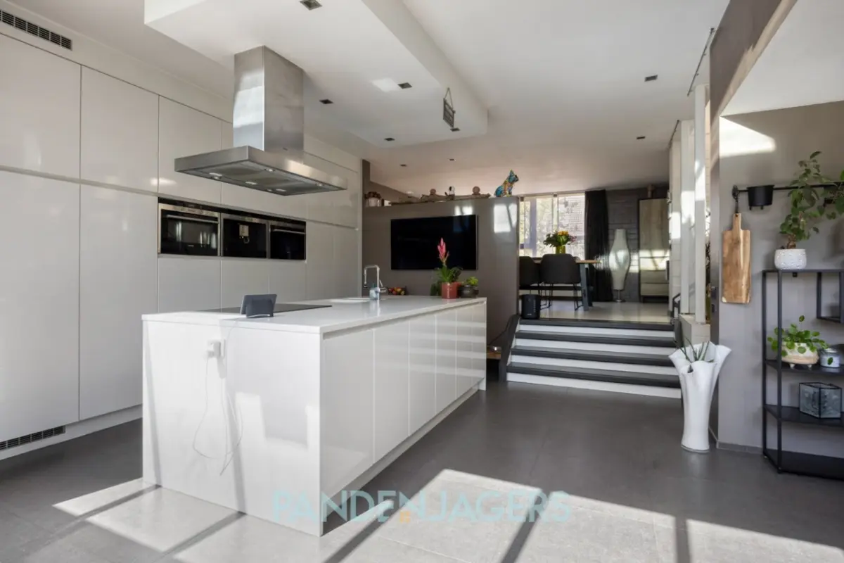 Huis te  koop in Kontich 2550 559000.00€ 3 slaapkamers 284.00m² - Zoekertje 644518