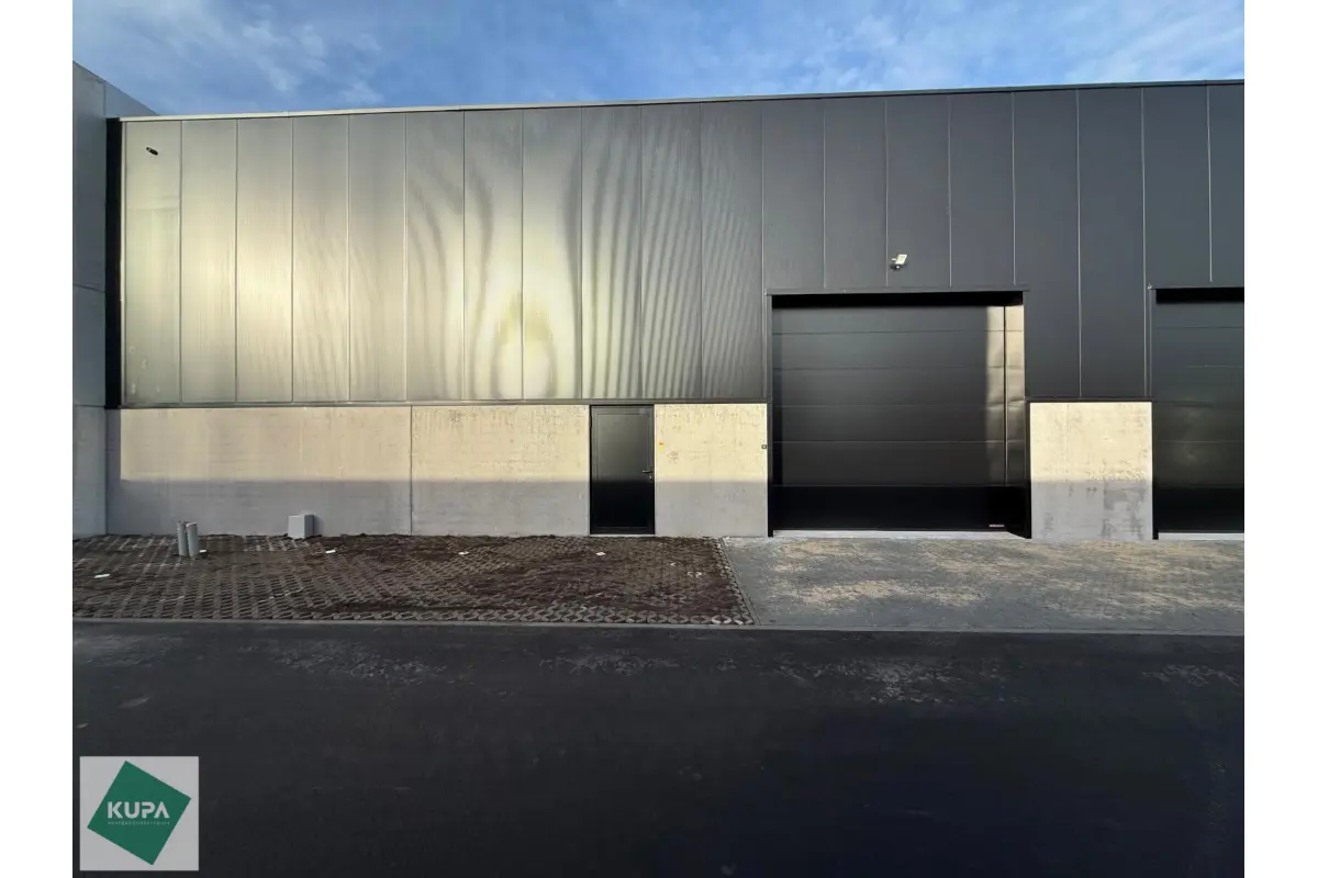 Handelszaak te  huur in Kontich 2550 1760.00€  slaapkamers 264.00m² - Zoekertje 645150