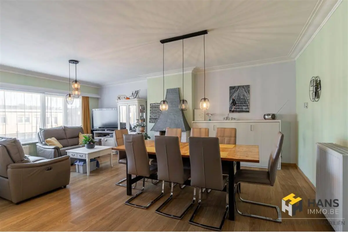 Appartement te  koop in Deurne 2100 225000.00€ 2 slaapkamers 96.00m² - Zoekertje 645027