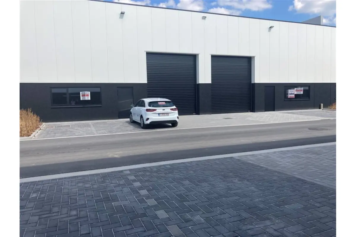 Handelszaak te  huur in Heist-op-den-Berg 2220 1350.00€  slaapkamers m² - Zoekertje 646386