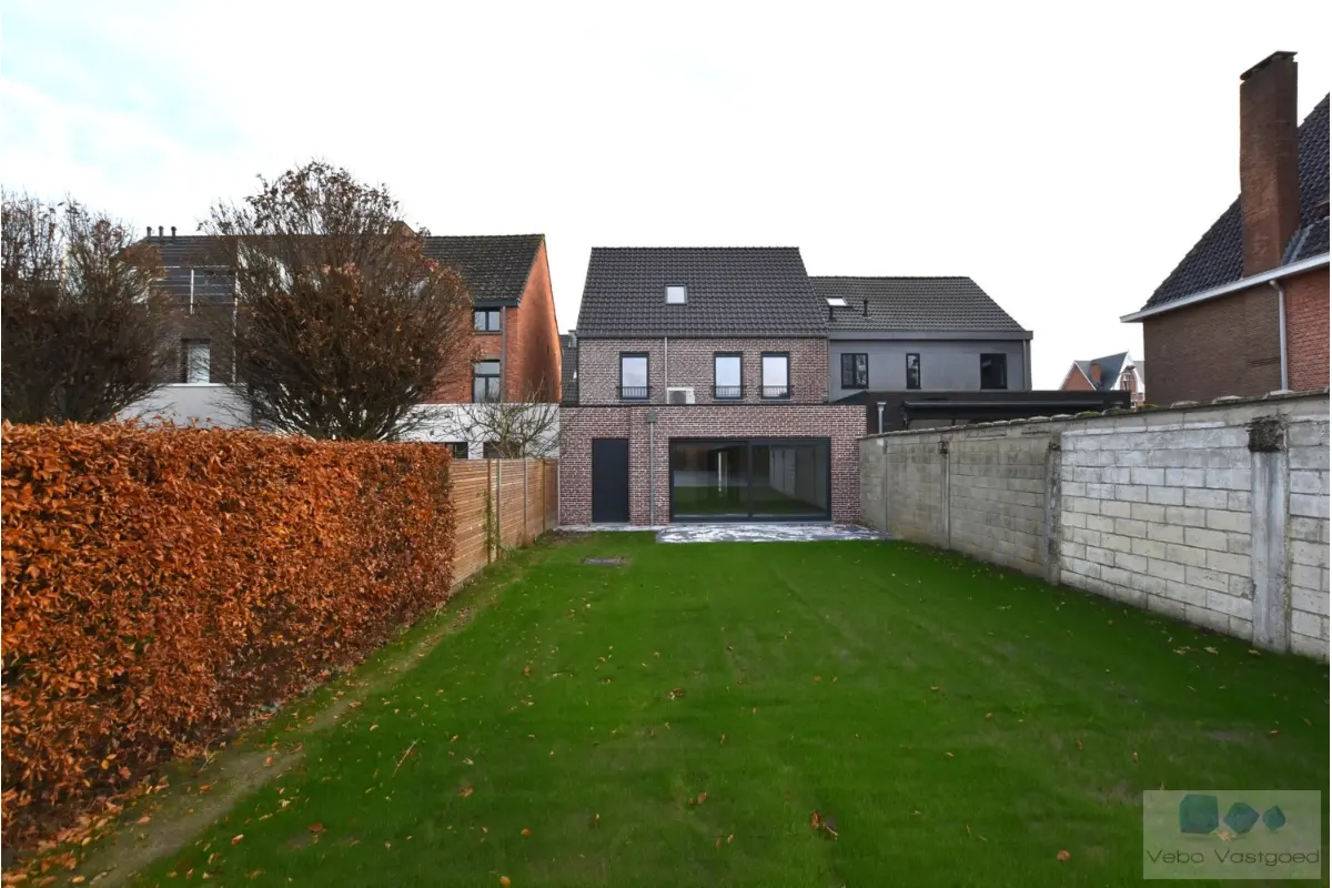 Huis te  koop in Berlaar 2590 395000.00€ 4 slaapkamers m² - Zoekertje 647085