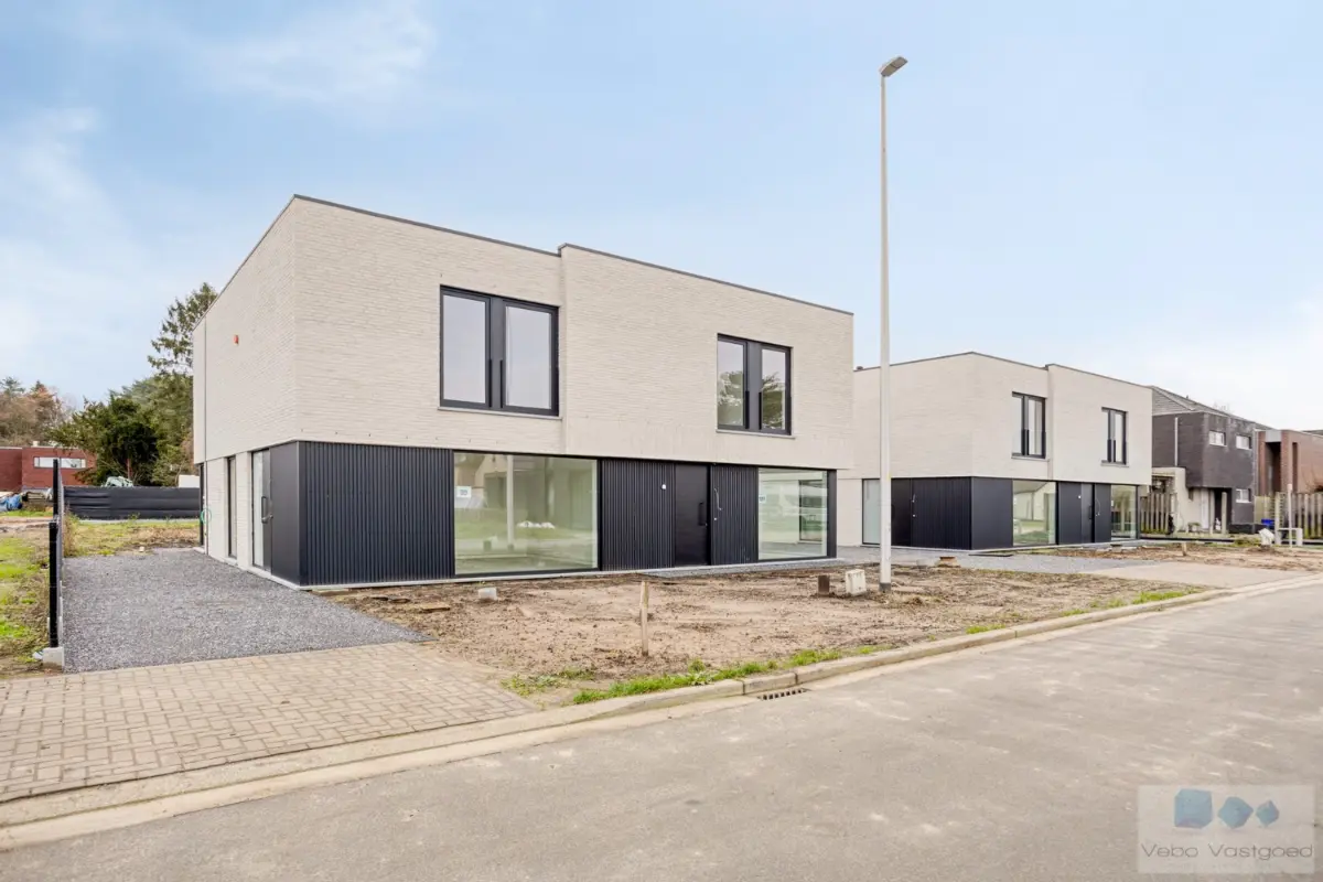 Huis te  koop in Laakdal 2430 420000.00€ 3 slaapkamers 180.00m² - Zoekertje 647984