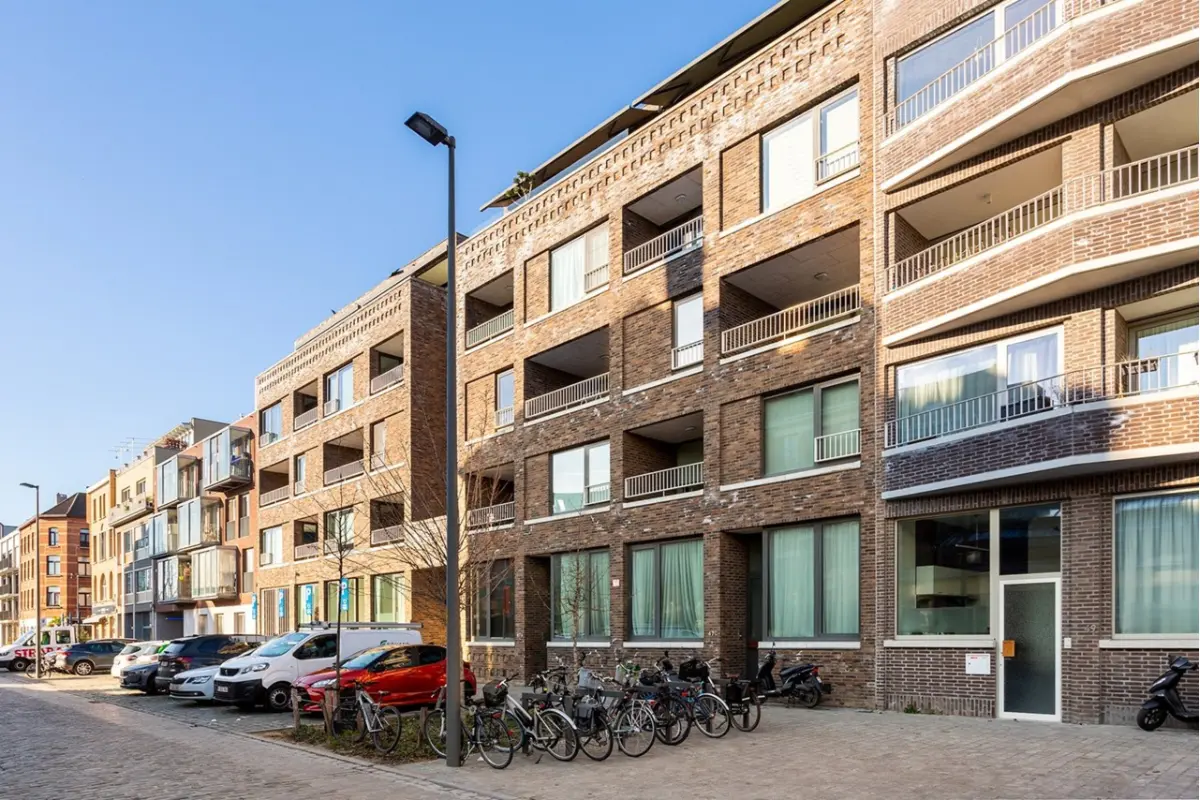 Parking te  huur in Antwerpen 2000 150.00€  slaapkamers m² - Zoekertje 648139