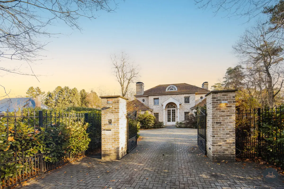 Huis te  koop in Brasschaat 2930 1069000.00€ 5 slaapkamers 3742.00m² - Zoekertje 648862