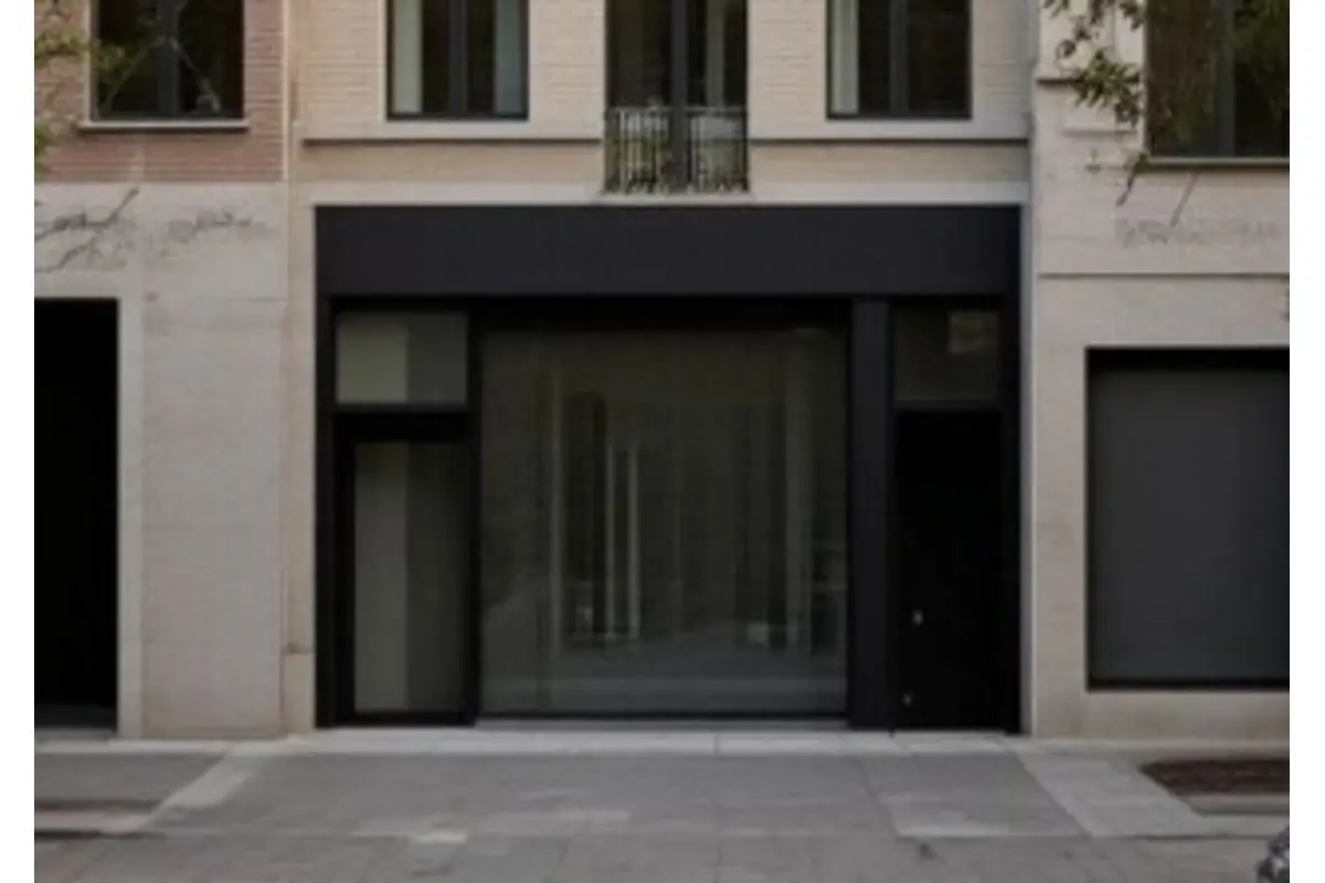 Handelszaak te  huur in Antwerpen 2000 2000.00€  slaapkamers m² - Zoekertje 648830