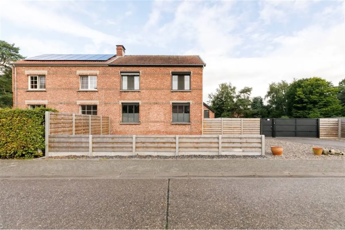 Huis te  koop in Olen 2250 299000.00€ 3 slaapkamers 148.00m² - Zoekertje 648927