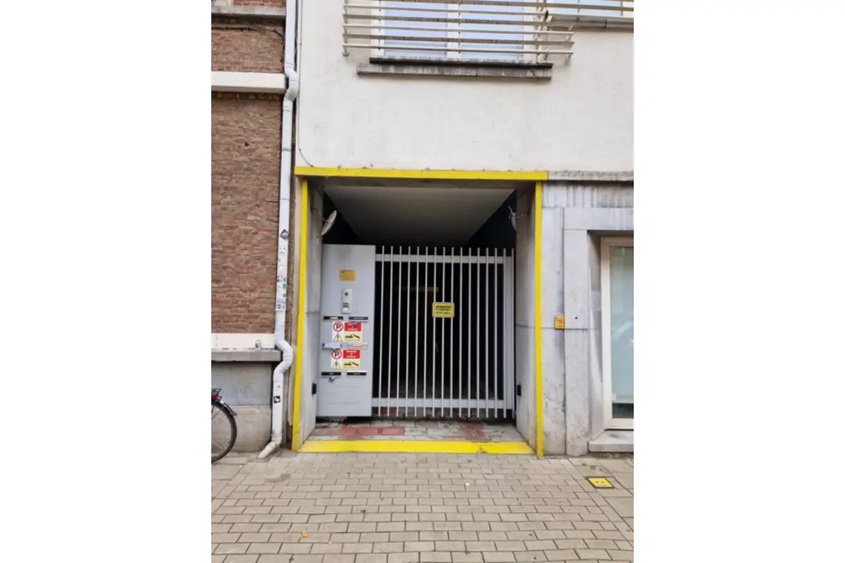 Parking & garage te  huur in Antwerpen 2000 195.00€  slaapkamers m² - Zoekertje 648614