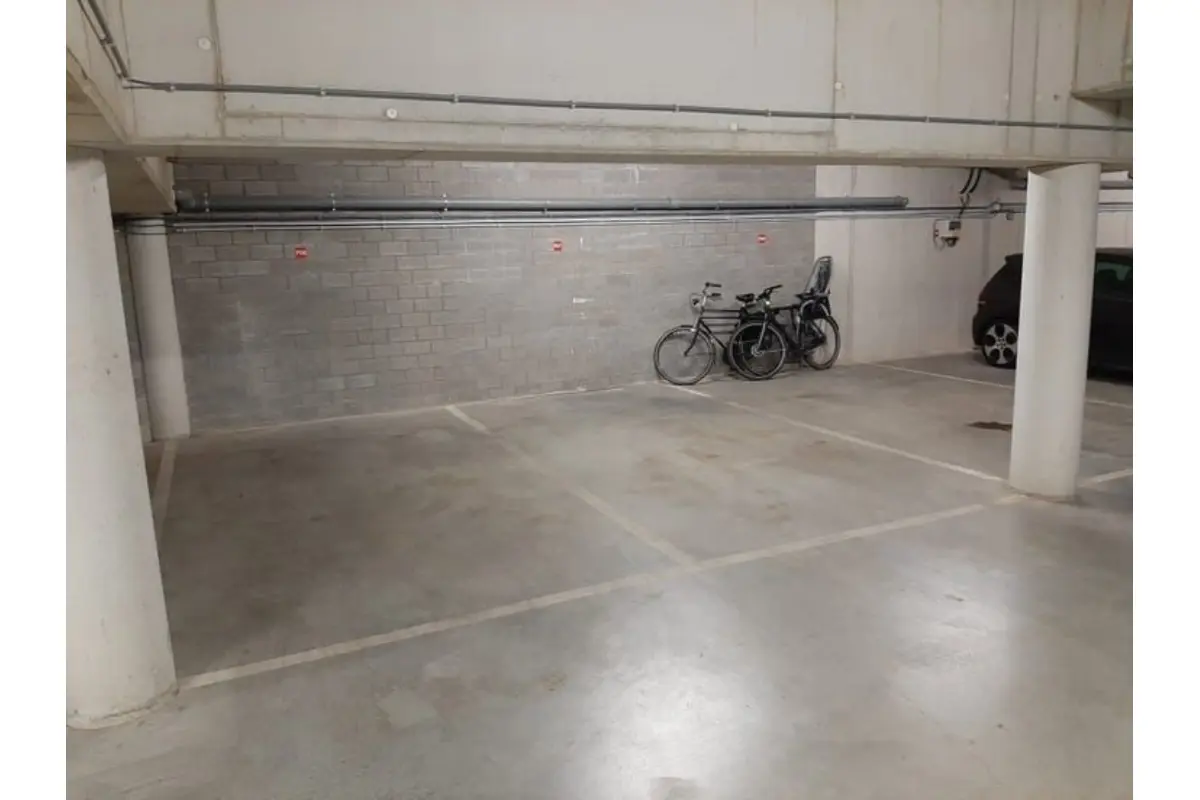 Parking te  huur in Deurne 2100 75.00€  slaapkamers m² - Zoekertje 649451