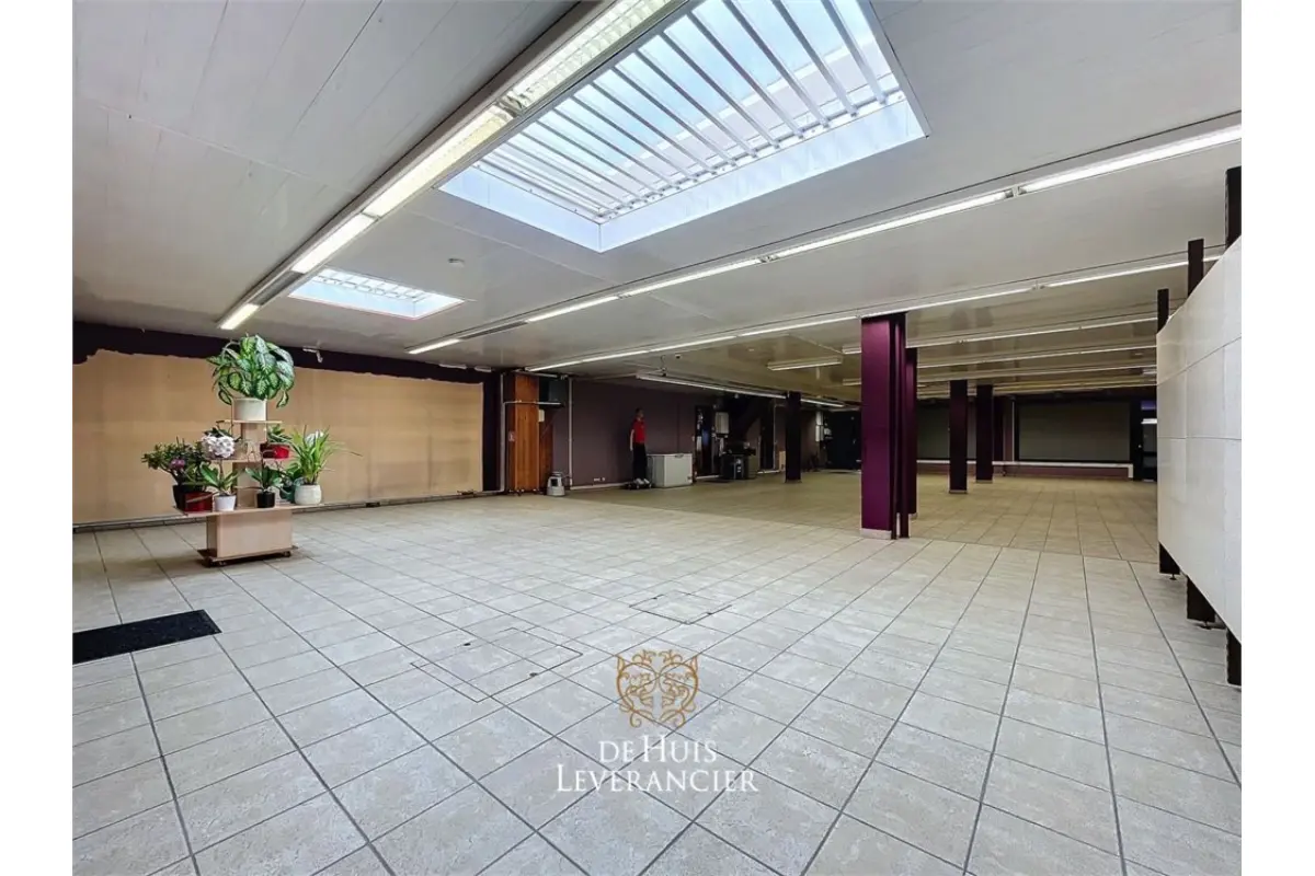 Handelszaak te  in Kontich 2550 2850.00€  slaapkamers m² - Zoekertje 649331