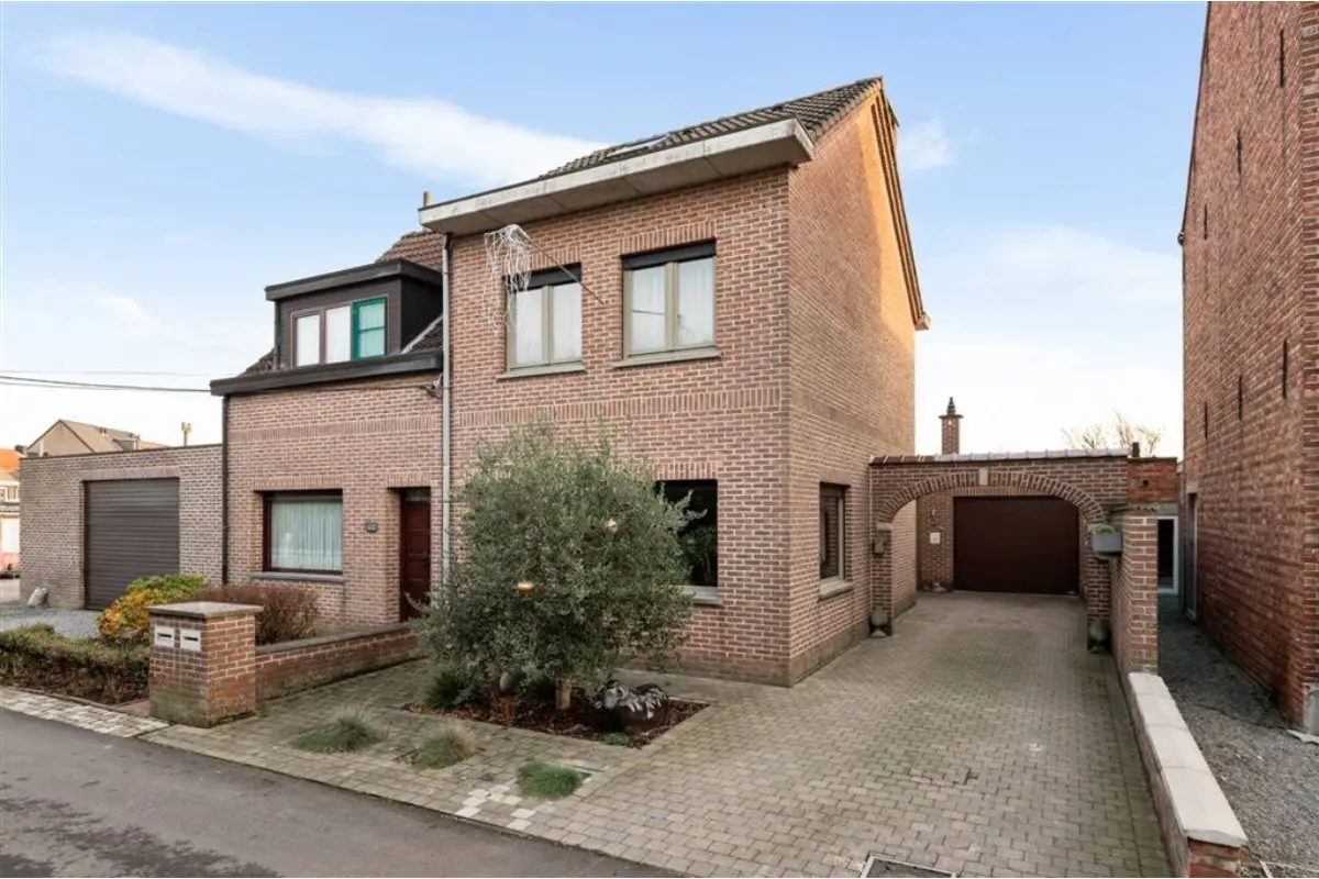 Huis te  koop in Lier 2500 399000.00€ 4 slaapkamers 191.00m² - Zoekertje 650049