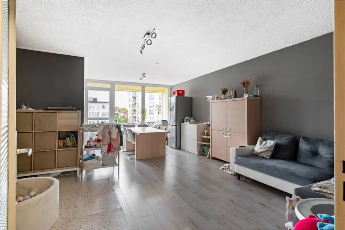 Appartement te  koop in Deurne 2100 145000.00€ 2 slaapkamers 70.00m² - Zoekertje 650421