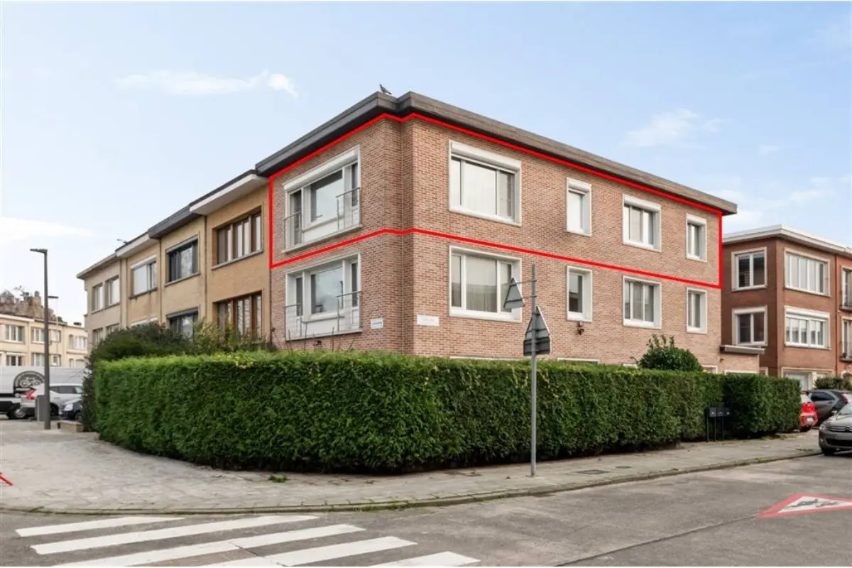 Appartement te  koop in Deurne 2100 225000.00€ 2 slaapkamers 95.00m² - Zoekertje 651148