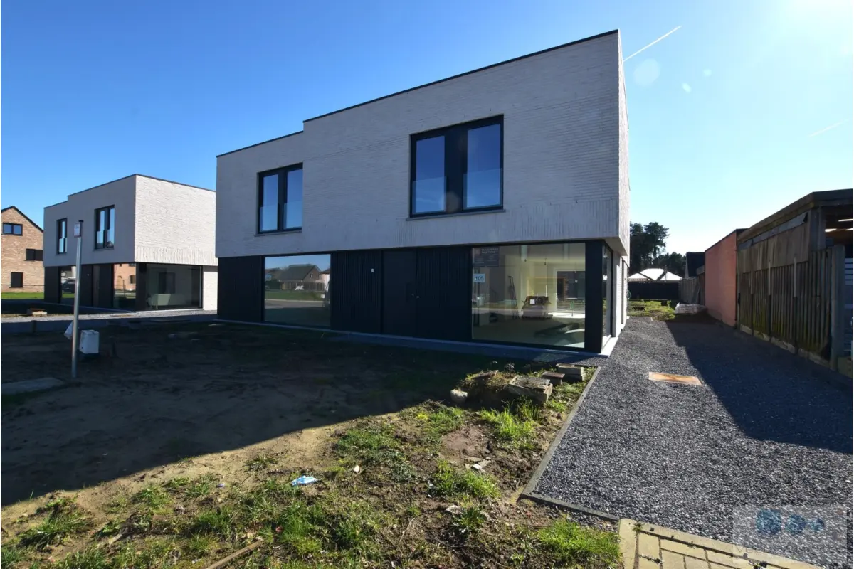 Huis te  koop in Laakdal 2430 399000.00€ 3 slaapkamers 180.00m² - Zoekertje 657430