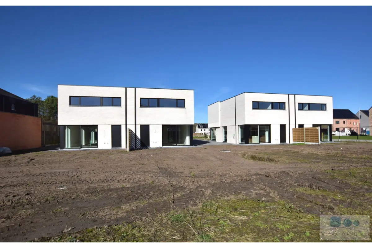 Huis te  koop in Laakdal 2430 399000.00€ 3 slaapkamers 180.00m² - Zoekertje 657429