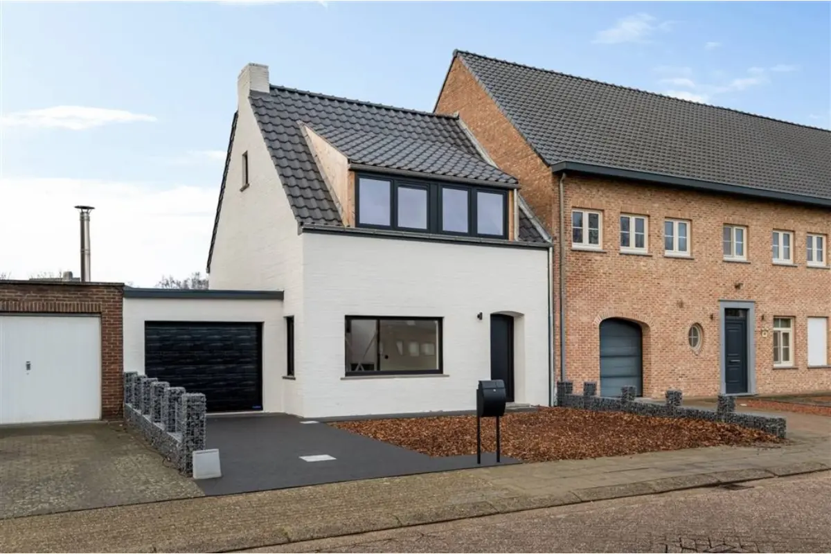 Huis te  koop in Turnhout 2300 445000.00€ 3 slaapkamers 140.00m² - Zoekertje 658766