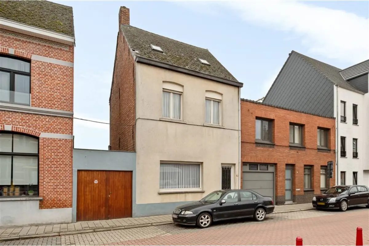 Huis te  koop in Hoogstraten 2320 299000.00€ 4 slaapkamers 196.00m² - Zoekertje 658757