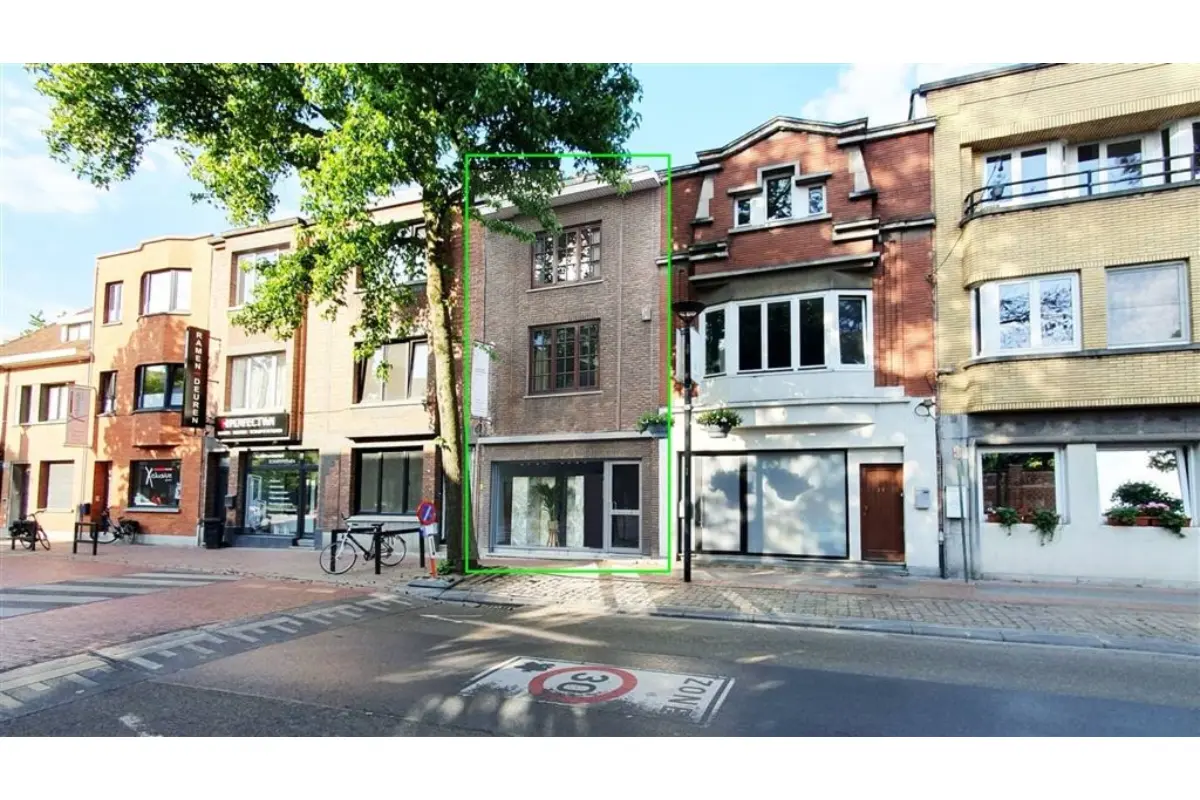 Handelszaak te  koop in Burcht 2070 325000.00€ 3 slaapkamers 221.00m² - Zoekertje 660072