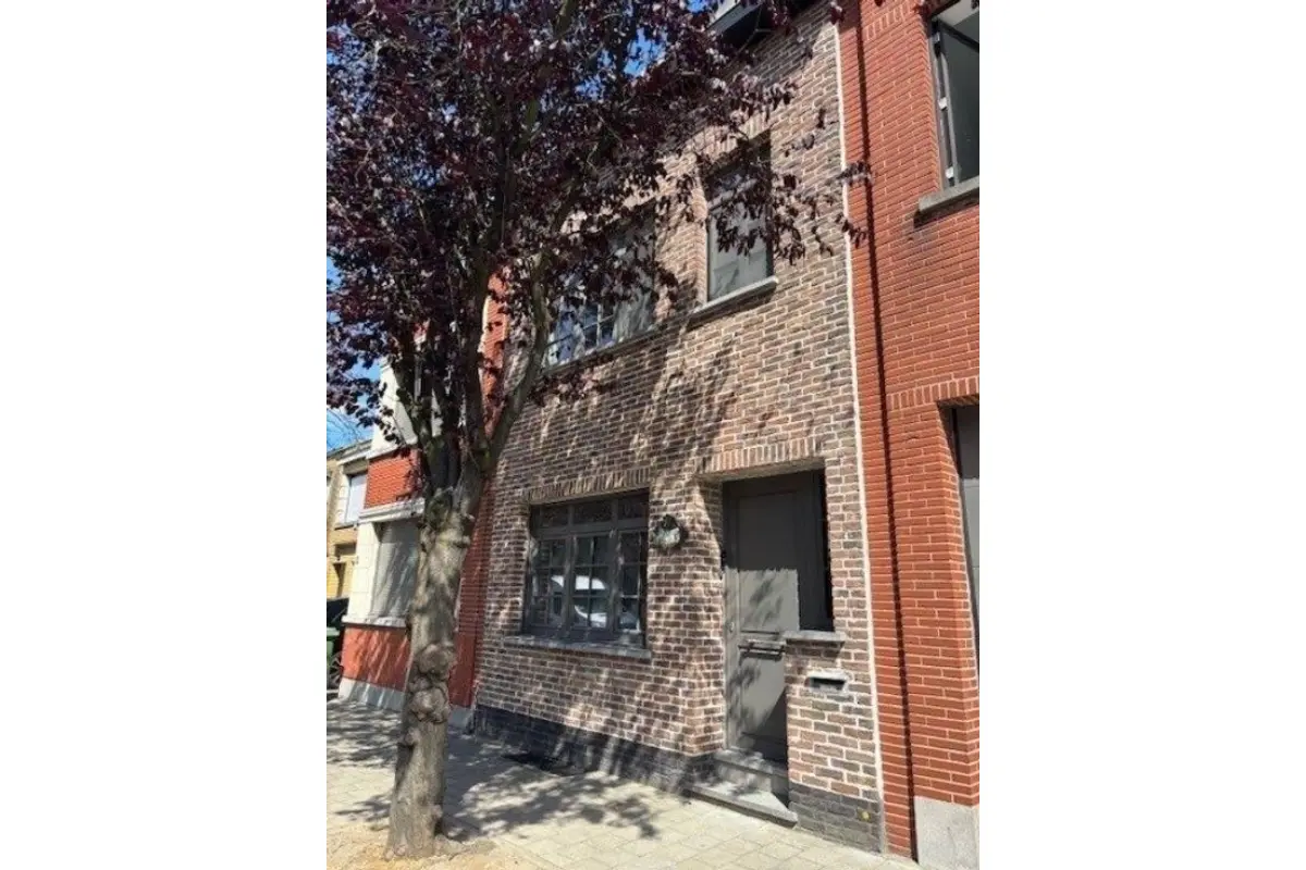 Huis te  koop in Hoboken 2660 310000.00€ 2 slaapkamers 111.00m² - Zoekertje 661938