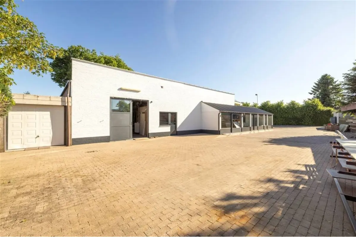 Handelszaak te  koop in Malle 2390 569000.00€  slaapkamers m² - Zoekertje 661627